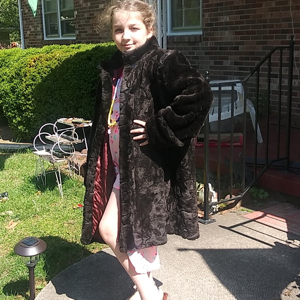 Fur coat with teddy bears engraved in the fur